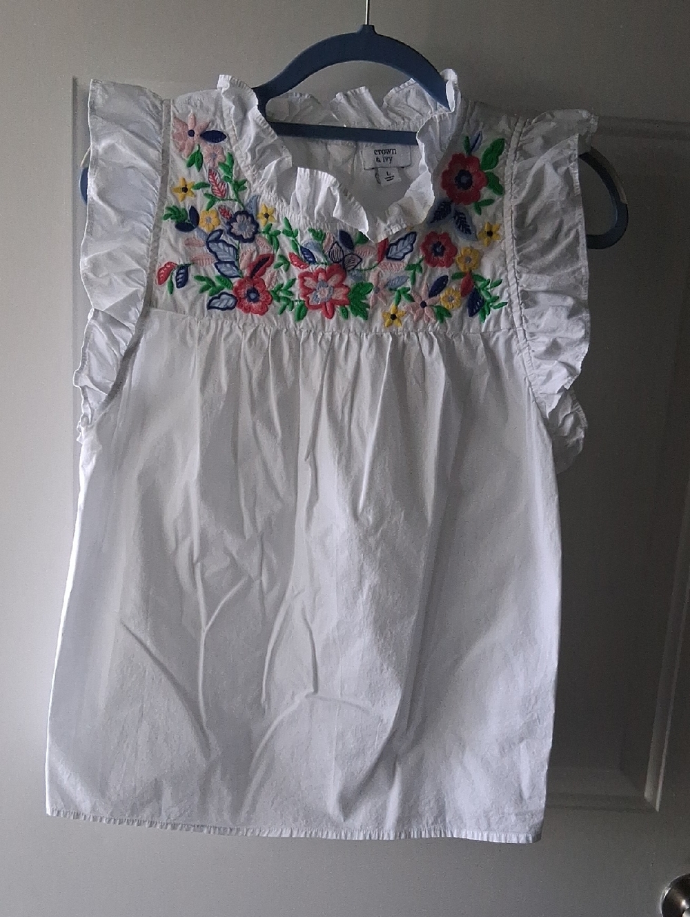 crown & ivy White Ruffle Sleeve Top with Colorful Floral Embroidery